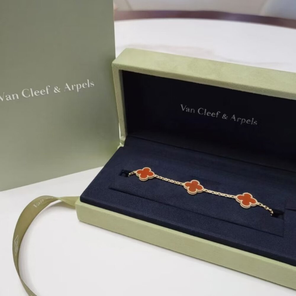 Van Cleef & Arpels 18K gold carnelian 5 flower bracelet
